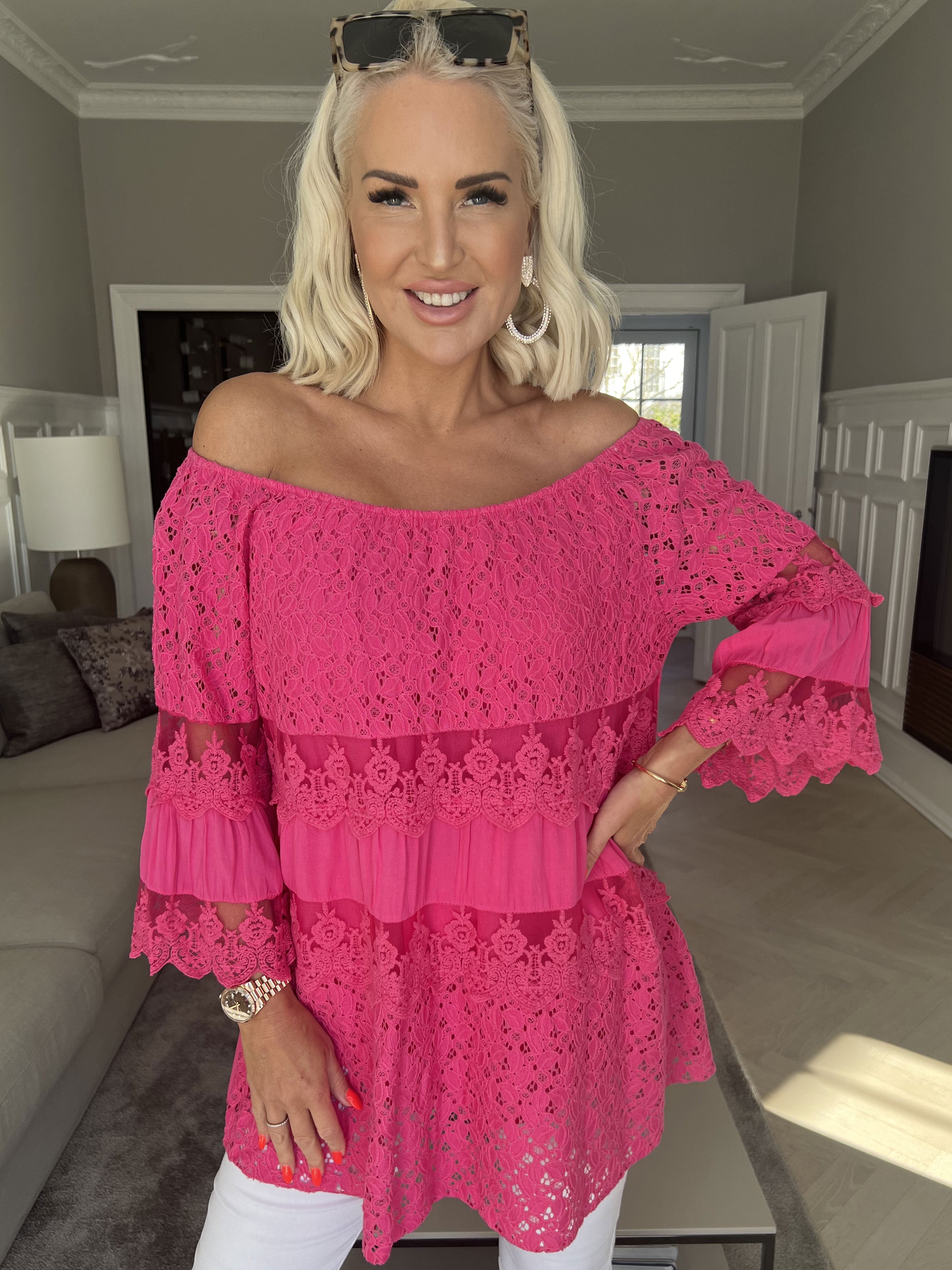 Ofelia - Söt spetstunika med resår i urringningen